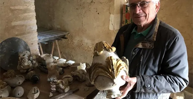 photo  les pièces, comme celle-ci présentée par hervé ract-madoux, n’ont pas été nettoyées et ont conservé leurs couleurs d’origine.  &copy;  le maine libre 