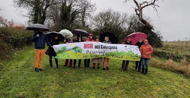 photo  nouvellement créée, l’association orée de bercé bélinois environnement s’est réunie, samedi 9 décembre 2023, zone du cruchet à écommoy pour dénoncer le projet de plateforme logistique sur le site.  &copy;  ouest-france 