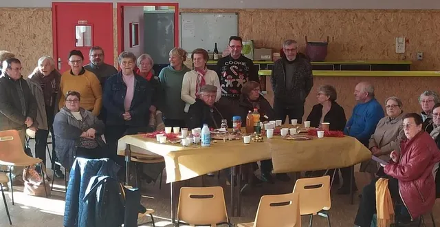 photo  un pot de l’amitié a été servi lors de la distribution.  &copy;  le maine libre 