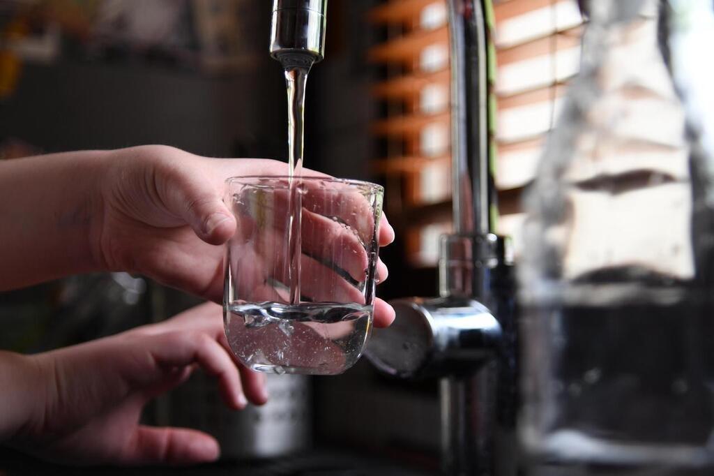Peut-on vous refuser un verre d'eau dans un restaurant si vous ne consommez  pas ? Marmiton vous répond !