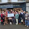 photo  les quinze membres du cigales (club d’investisseurs pour une gestion alternative et locale de l’épargne solidaire) du bocage carrougien étaient présents pour cette remise de chèque à la jeune fleuriste, dimanche 10 décembre 2023, à carrouges (orne). 