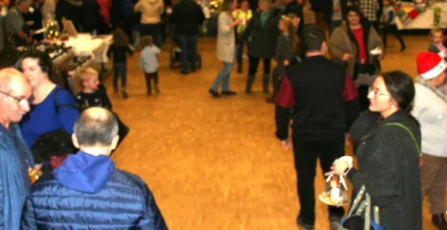 photo  les visiteurs sont venus nombreux faire de bonnes affaires.  &copy;  le maine libre 