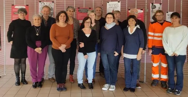 photo  deux théâtres forums ont été animés par les compagnies telle pêche, telle figue et bulle de peps, ici en compagnie des agents municipaux.  &copy;  ouest-france 