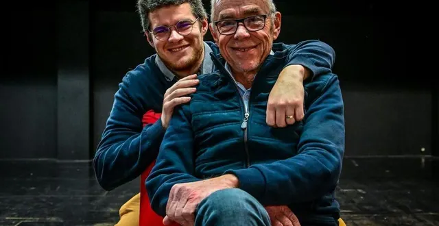 photo  thibaut heuzard avec son père alain, deux générations complices vouées aux lettres de noblesse du music-hall.  &copy;  photo le maine libre – yvon loué 
