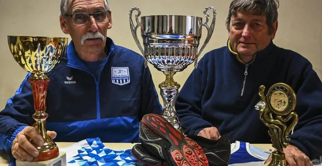photo  yvon nicolleau, vice-président de la section athlétisme de l’usm, et gérard landeau, bénévole et entraîneur de longue date, sont en pleine préparation de la 100e édition du cross de l’usm.  &copy;  le maine libre – denis lambert 