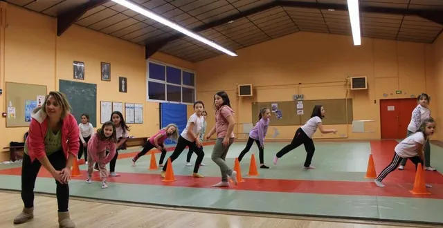 photo  marina khalidi et son groupe du jeudi avec les 7-11 ans.  &copy;  ouest-france 