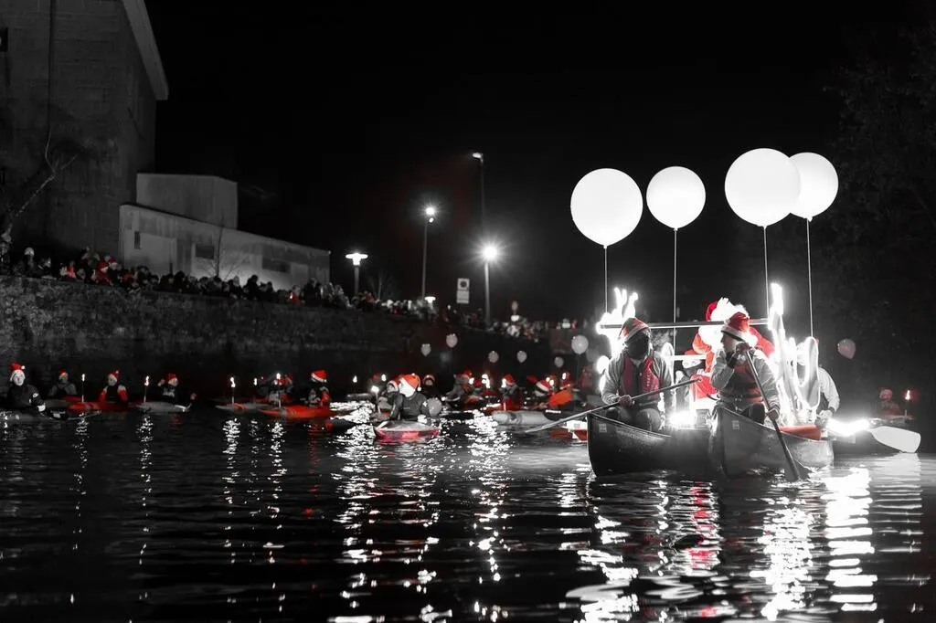 À Landerneau le Père Noël fait du canoë
