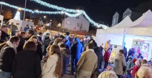 photo  le marché de noël, sur la place des hortensias, verra passer le défilé de tracteurs illuminés.  &copy;  ouest-france 