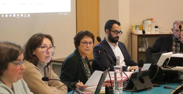 photo  les élus ont débattu le lundi 11 décembre 2023 après la concertation sur les énergies renouvelables.  &copy;  le maine libre 