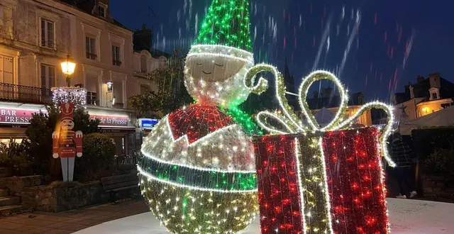 photo  la ville de sillé-le-guillaume illuminée aux couleurs de noël.  &copy;  le maine libre 