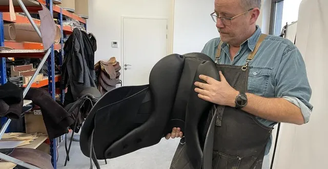 photo  toutes les selles fabriquées par jean-sébastien vallée sont faites sur-mesure, avec du cuir haut de gamme.  &copy;  ouest-france 