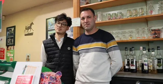 photo  weimin chen va succéder à dimitri haton à la tête du café de l’europe, place raphaël-elizé.  &copy;  ouest-france 