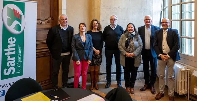 photo  les partenaires de classes presse réunis au conseil départemental de la sarthe.  &copy;  © cd72 