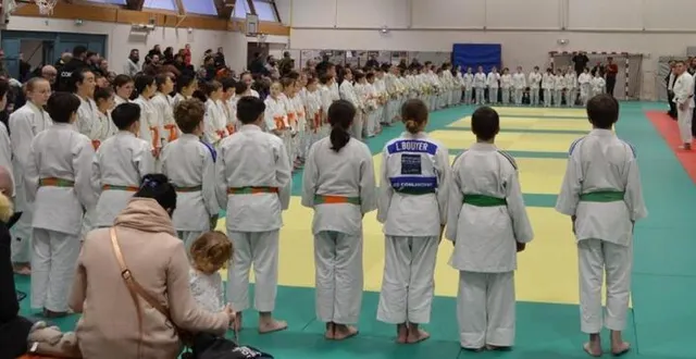 photo  plus une seule place de libre dans le gymnase.  &copy;  le maine libre 