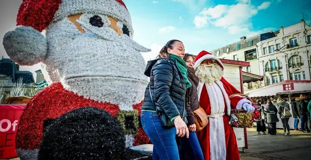 photo  le père noël est attendu est un peu partout en sarthe durant ses trois jours.  &copy;  photo le maine libre – yvon loué 