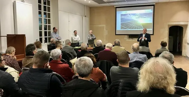 photo  seulement une vingtaine de personnes sont venues assister à la réunion.  &copy;  le maine libre 