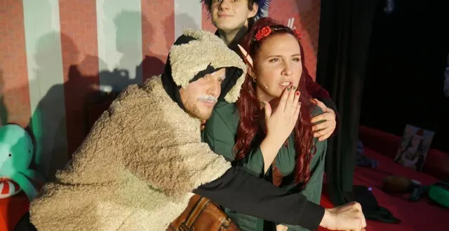 photo  les artistes de la cie de la lune enchantée ont donné leur première représentation au hangar des artistes, le 10 décembre.  &copy;  ouest-france 