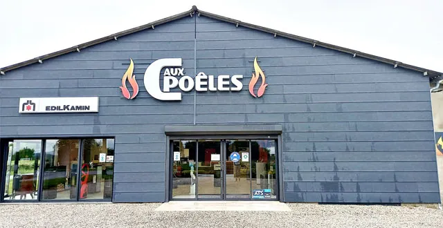 photo le magasin à piacé spécialiste du poêle et de la cheminée &copy; c aux poêles