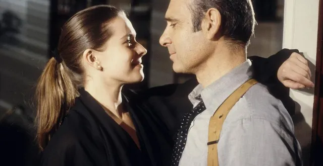 photo  guy marchand dans la série télévisée « nestor burma » : « mon premier flirt, c’était à la piscine de beaumont-vivoin. »  &copy;  robert picard – antenne 2 archives 