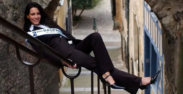 photo  décembre 2004. sabrina champin, miss sarthe, terminera deuxième dauphine de miss france quelques jours plus tard.  &copy;  archives le maine libre – denis lambert 