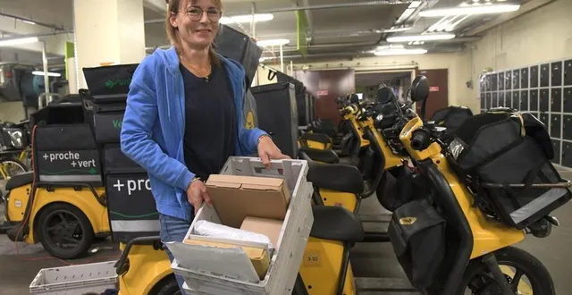 photo  niort, le 15 décembre. cette factrice va bientôt pouvoir enfourcher son staby, un véhicule électrique à trois roues très pratique à utiliser en ville.  &copy;  co-marie delage 
