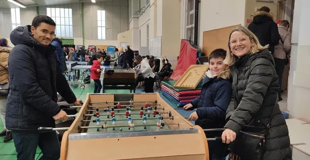 photo  nathalie a joué de bonnes parties au baby-foot avec ses fils angelino et mehdi.  &copy;  ouest-france 