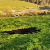 photo un trou en formation, au milieu d’un champ à coulmer.