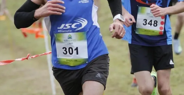 photo  jérémie gibon pratiquait la course à pied et le vélo pour préparer sa saison de triathlon longue distance. il a participé au cross de montfort-le-gesnois le 3 décembre.  &copy;  jamg 