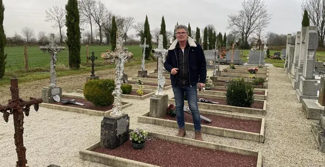 photo  charlie letetrel, le maire, dans le cimetière municipal.  &copy;  ouest-france 
