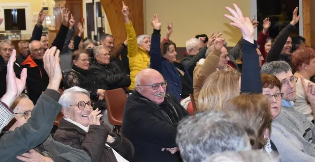 photo  une soixantaine de personnes a souhaité participer à la rédaction et la diffusion d’une pétition.  &copy;  le maine libre 