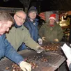 photo  le stand des marrons grillés a été pris d’assaut par les visiteurs. 