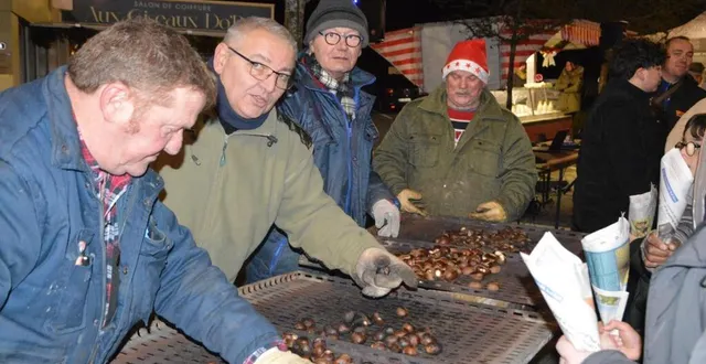 photo  le stand des marrons grillés a été pris d’assaut par les visiteurs.  &copy;  ouest-france 
