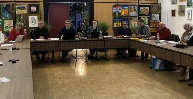 photo  le conseil municipal s’est réuni à l’hôtel de ville.  &copy;  le maine libre 