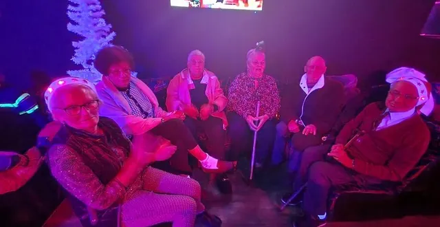 photo  des seniors entre 55 et 96 ans sont allés danser au bayokos, à alençon.  &copy;  centre social croix-mercier 