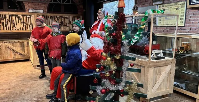 photo  le père noël s’est rendu au muséotrain.  &copy;  le maine libre 