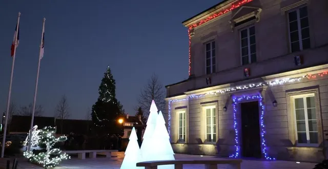 photo  la mairie est joliment décorée.  &copy;  le maine libre 