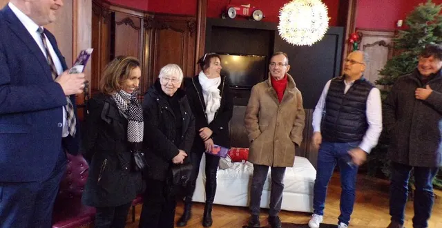 photo  yves-marie hervé, maire de changé, naïma henriette-amrane, adjointe, françoise lambert, séverine prézelin, jean-christophe bachelier, adjoint, nicolas rouanet, arnault de saint-riquier, adjoint pour l’inauguration du nouveau circuit de géocaching qui a été installé sur la commune de changé.   &copy;  le maine libre 