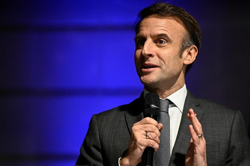 Emmanuel Macron Invité De Lémission C à Vous Sur France 5 Mercredi Soir Pour évoquer 