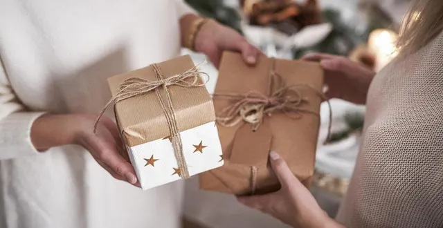photo  dans ce sondage réalisé par l’ifop pour noël, 32 % des français se disent touchés par le geste, même si le cadeau ne leur plaît pas.  &copy;  getty images/istockphoto 