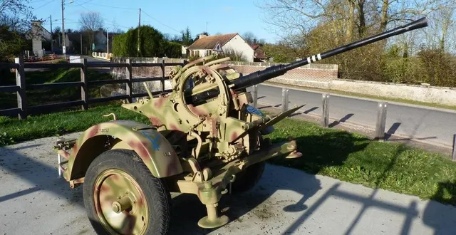 photo  le canon antiaérien allemand flak 38 était exposé depuis 2014 à saint-lambert-sur-dive. ses points d’ancrage au sol ont été forcés.  &copy;  mémorial de mont-ormel 