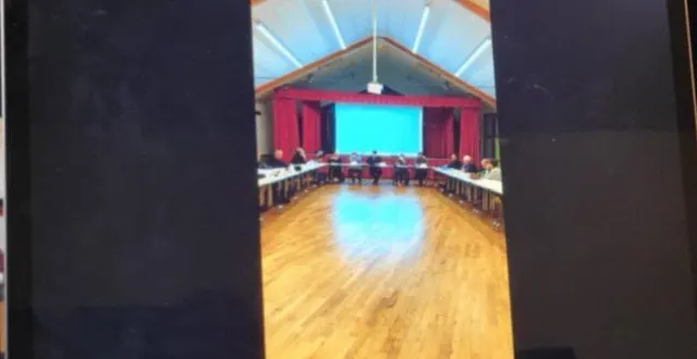 photo  il devient facile de participer, à distance, aux conseils municipaux de la commune grâce à la reprise des directs.  &copy;  ouest-france 