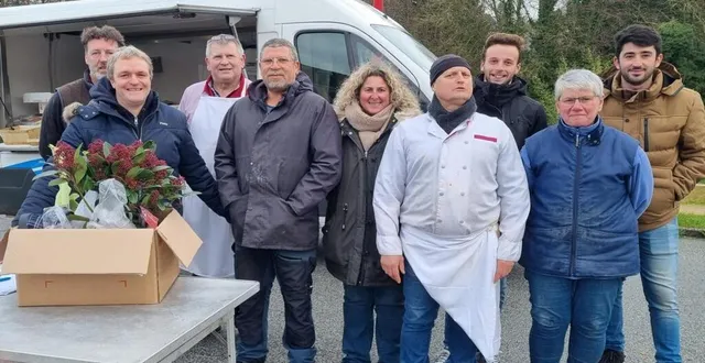 photo  animateurs et commerçants sur le marché du mercredi matin.  &copy;  ouest-france 