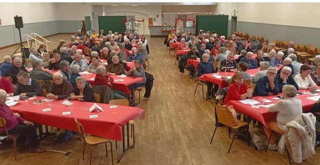 photo  une assemblée générale à la salle des fêtes.  &copy;  générations mouvement 