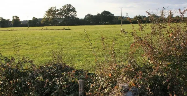 photo  line odillard et julien pavé, membre et porte-parole du collectif ne crient pas encore victoire.  &copy;  le maine libre 