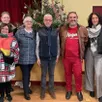 photo en présence de responsables de montjoie, odile doucet, présidente de l’association, et frédéric martin, directeur du cef, entourent le maire, philippe bigot, pour cette réception de noël.