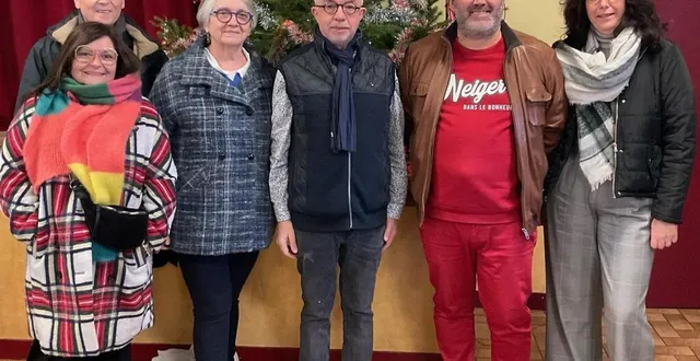 photo  en présence de responsables de montjoie, odile doucet, présidente de l’association, et frédéric martin, directeur du cef, entourent le maire, philippe bigot, pour cette réception de noël.  &copy;  ouest-france 