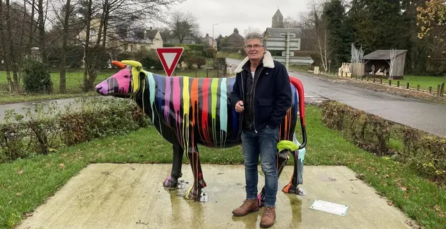 photo  le maire, charlie letetrel, devant la vache.  &copy;  ouest-france 