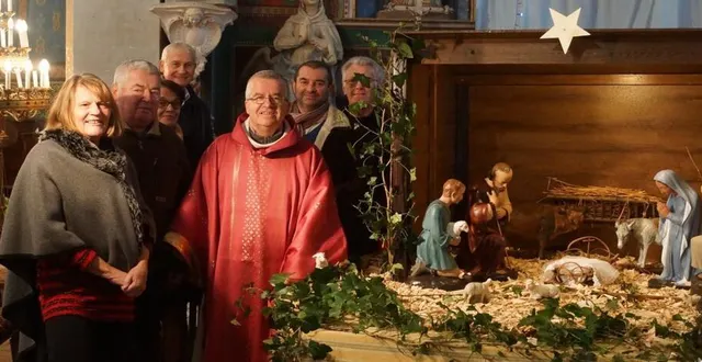 photo  une poignée de paroissiens a réalisé la crèche de noël installée dans l’église.elle est visible, de 16 h à 18 h, sauf pendant les offices. la crèche sera en place jusqu’au 14 janvier.  &copy;  ouest-france 