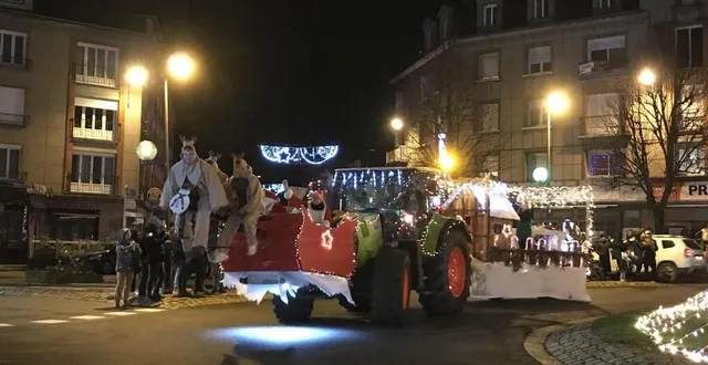 photo  les jeunes agriculteurs de l’orne ont défilé à flers, avec leurs tracteurs illuminés, ce vendredi 22 décembre 2023.  &copy;  ouest-france 