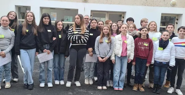 photo  des élèves se sont portés volontaires pour accueillir dans leur collège les futurs sixièmes et leur famille.  &copy;  le maine libre 